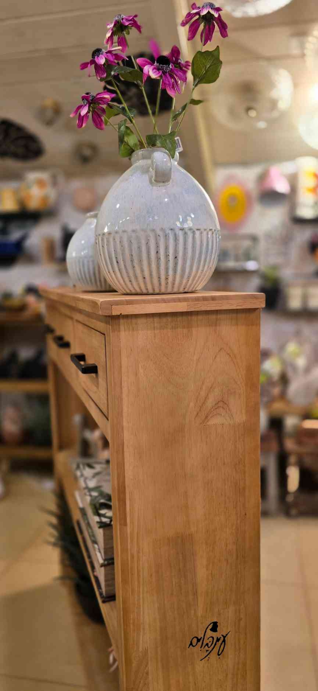 שידת עץ צרה