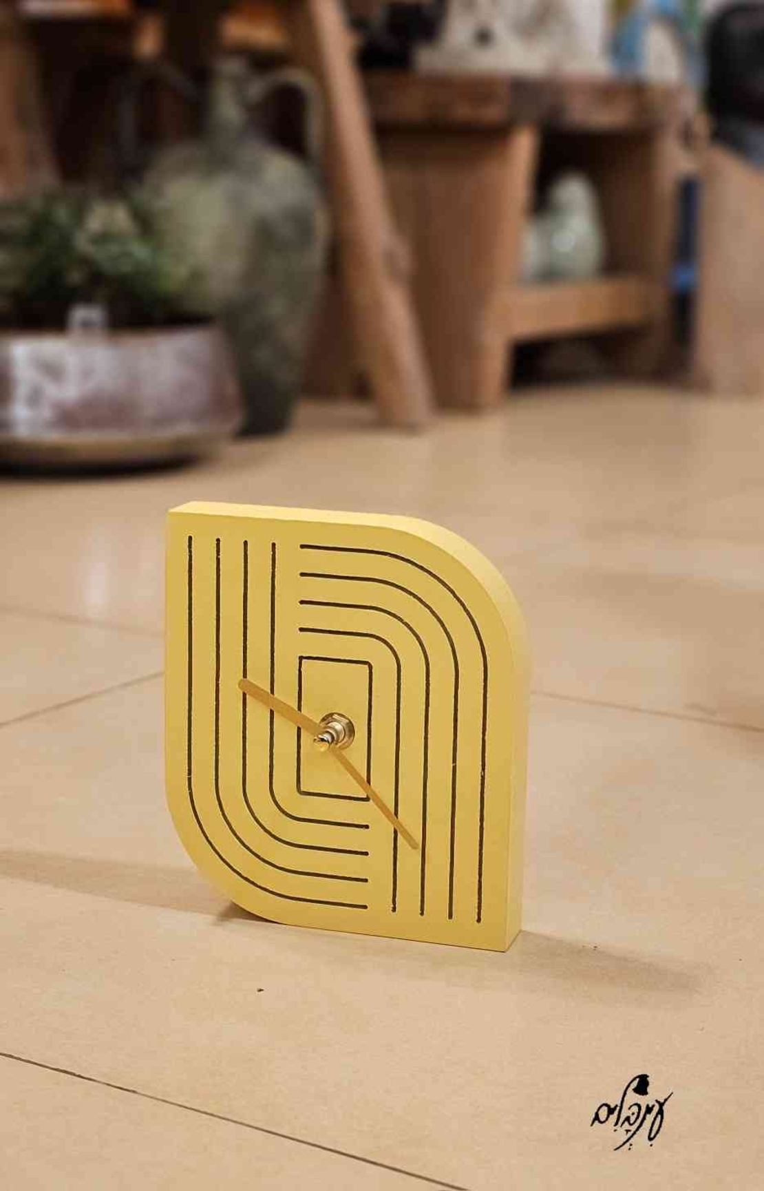 שעון שולחני גוונים צהוב