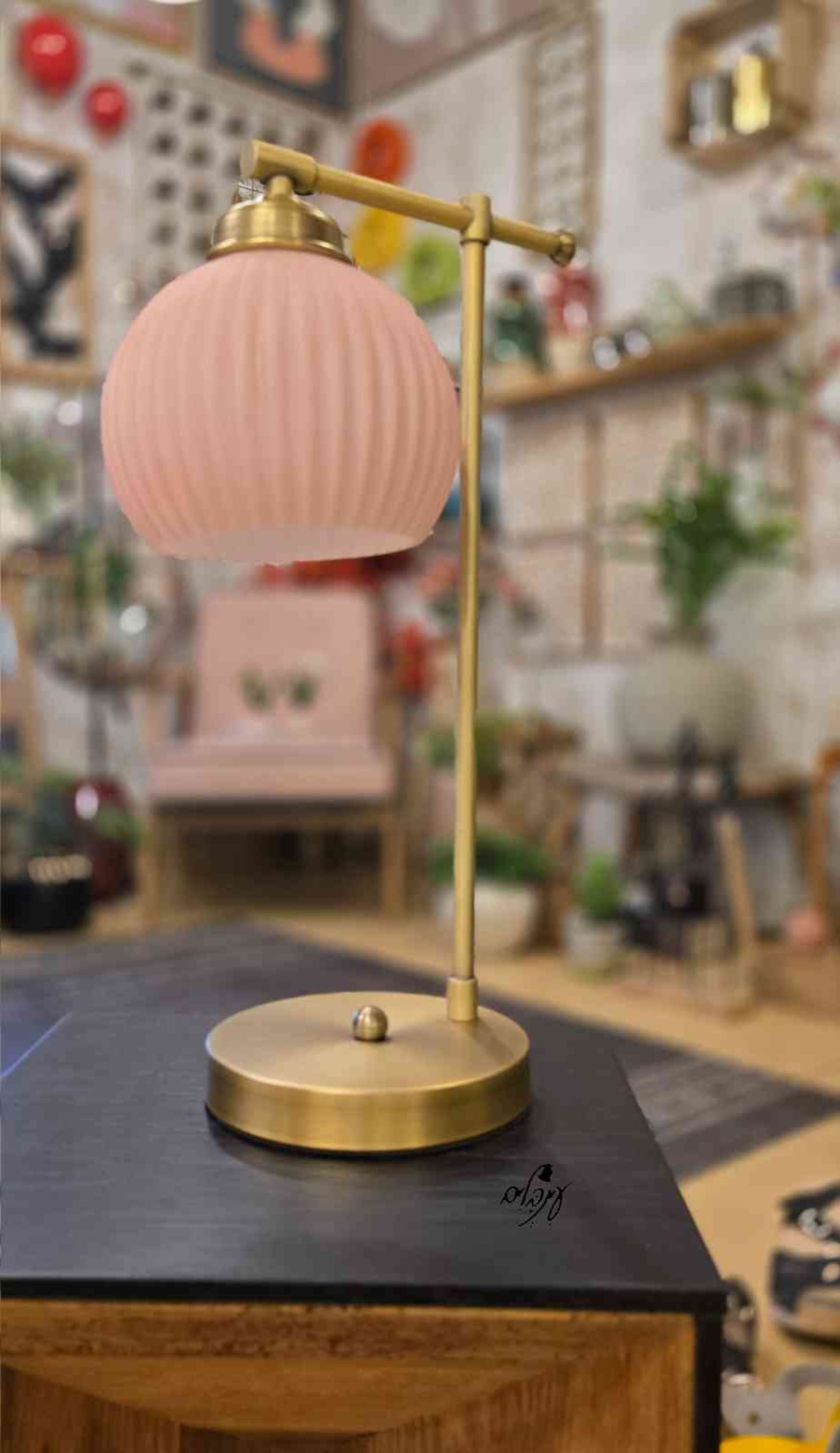 מנורת שירי זכוכית ורדית