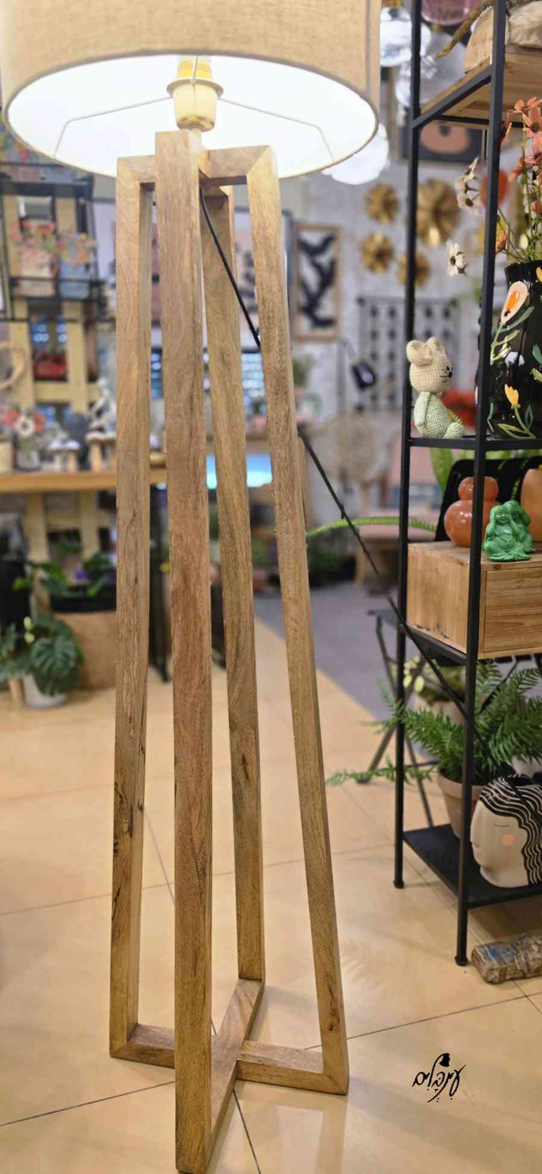 מנורת רגל עץ שי