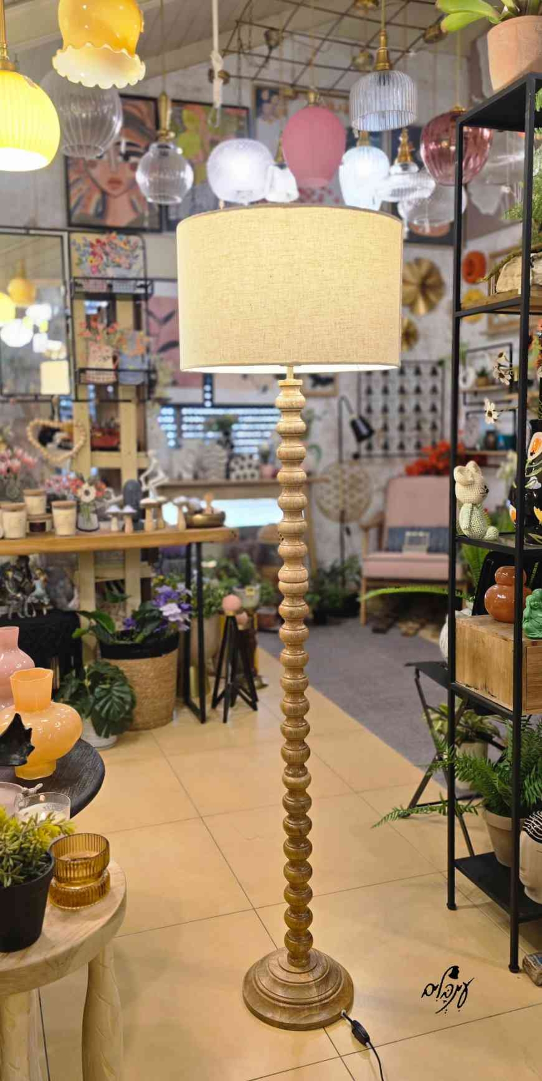 מנורת רגל חרוזי עץ