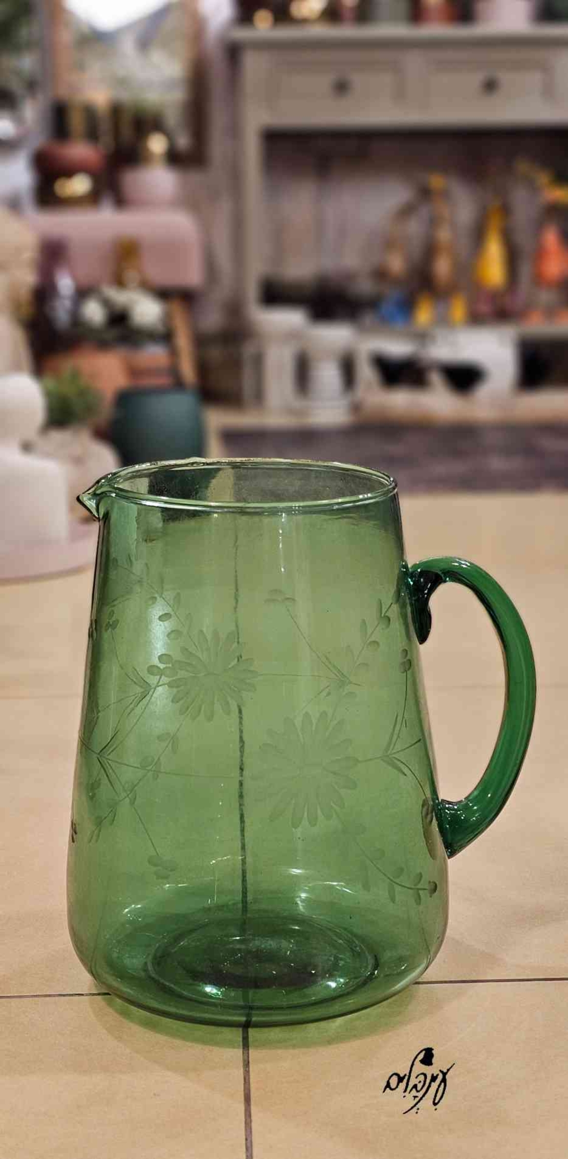 קנקן מים ירוק עיטורים