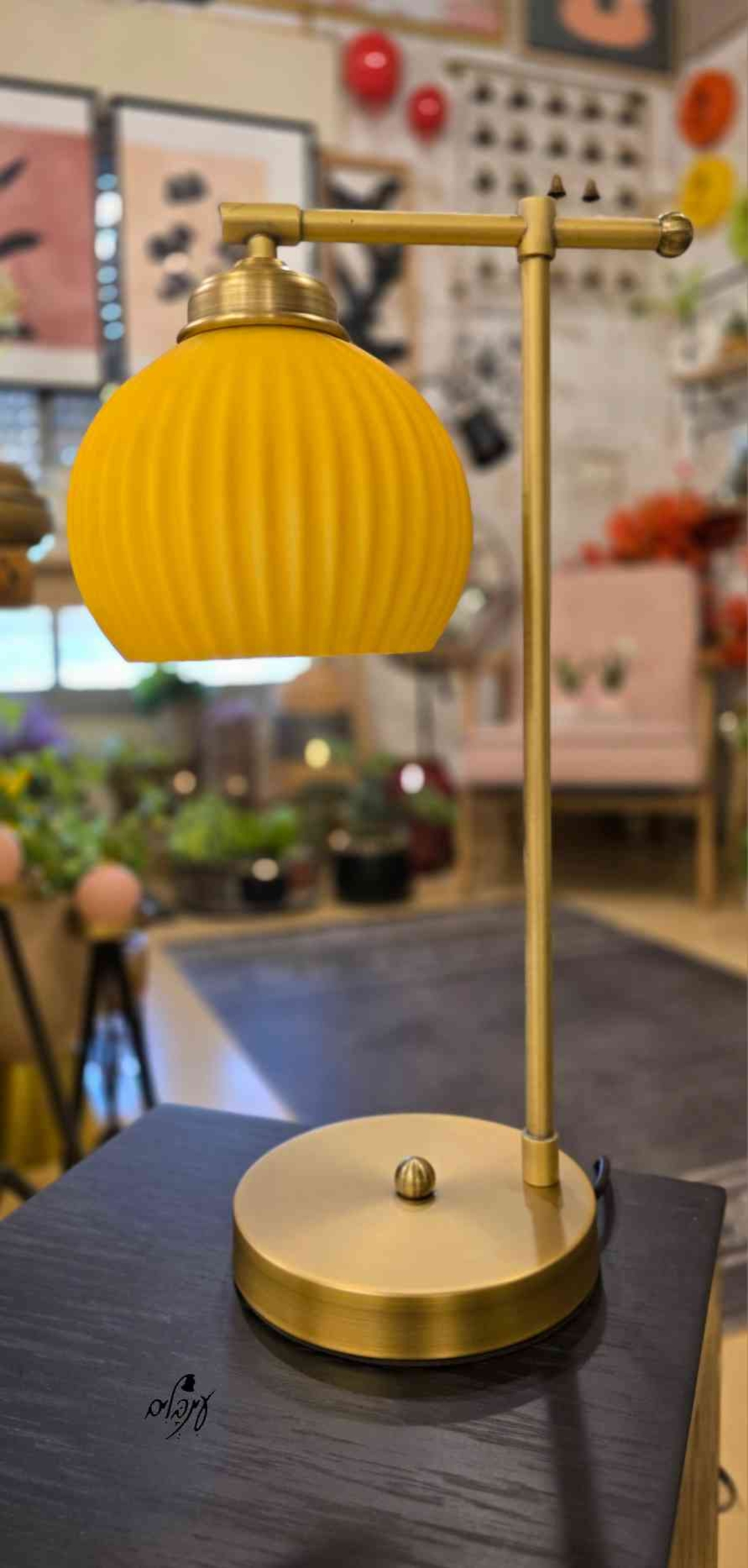 מנורת שירי זכוכית כדור פסים צהוב