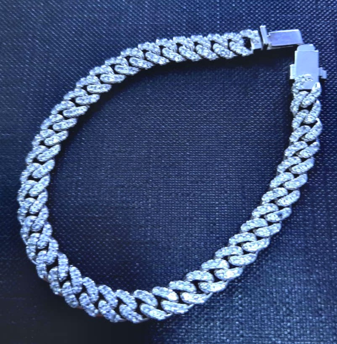 Gold braselet with diamonds model BR13