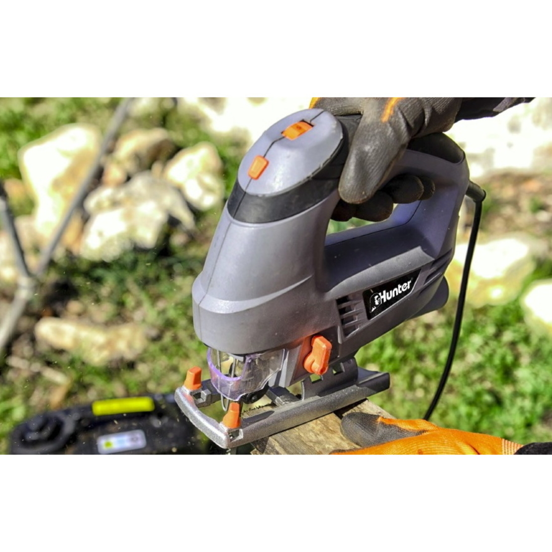 משור אנכי 800W עם לייזר במזוודה HUNTER