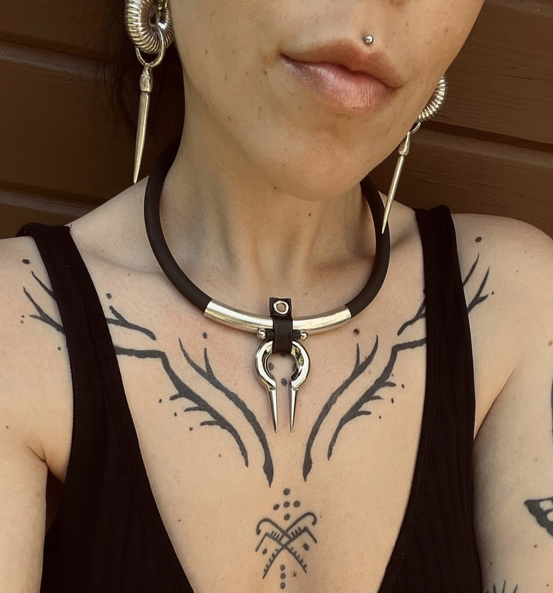 Morticia choker