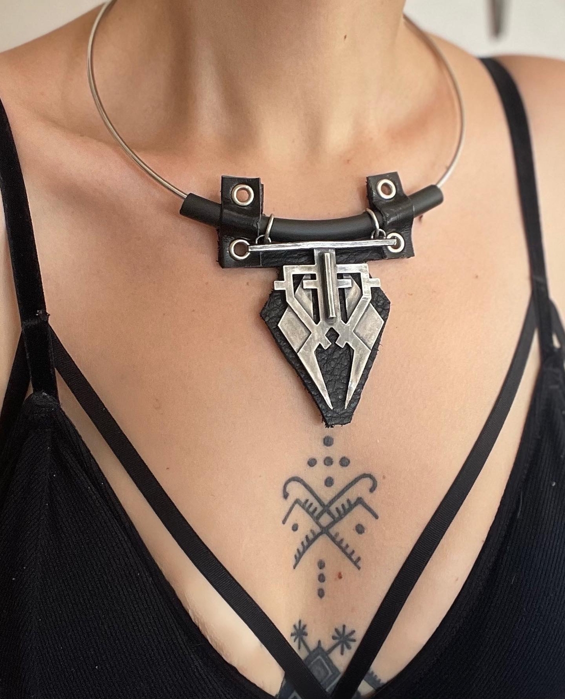 Dark Amun choker