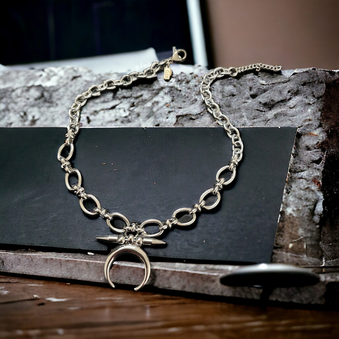 Moon amour necklace