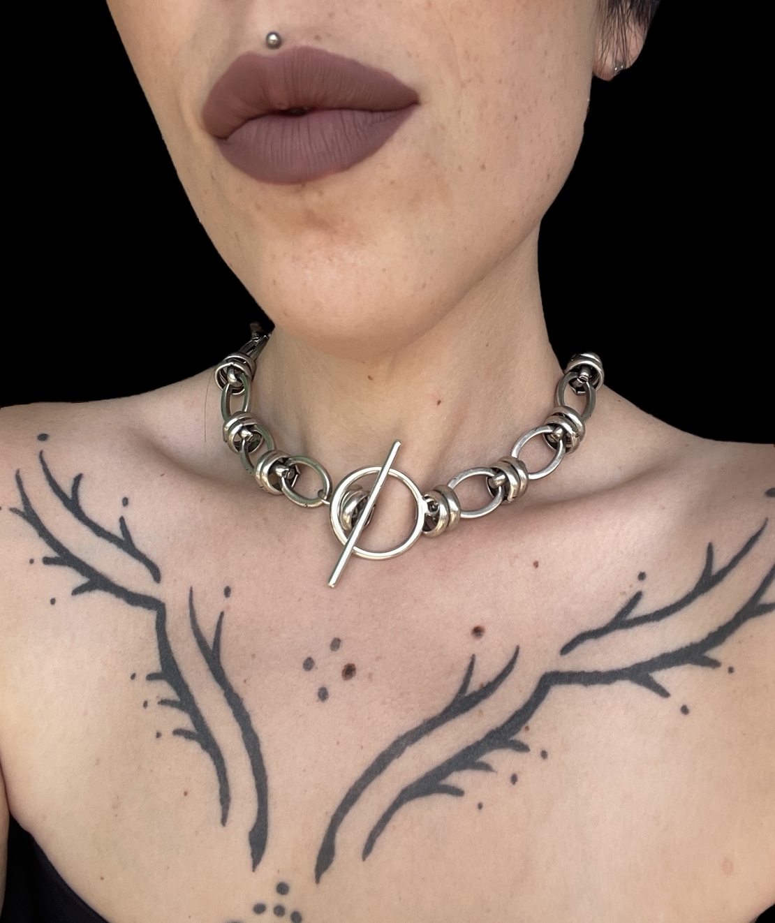 Adel choker