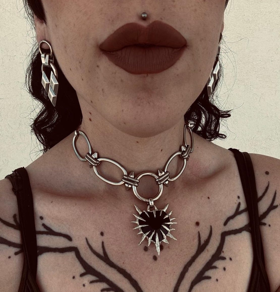 Black heart choker