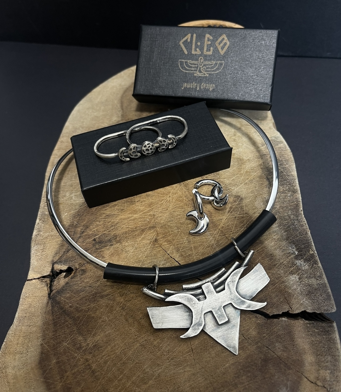 New moon choker