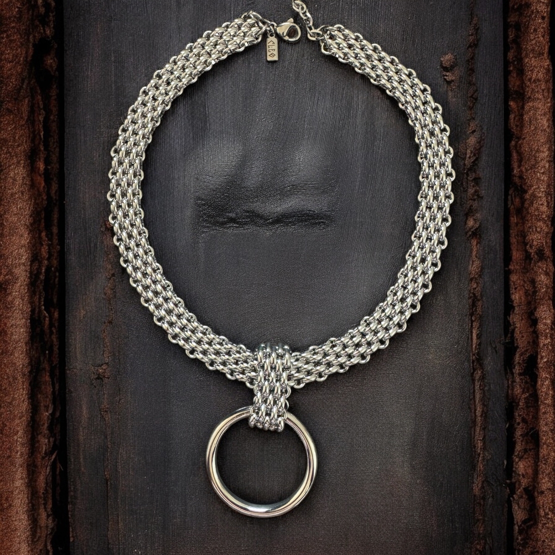 Amanda choker