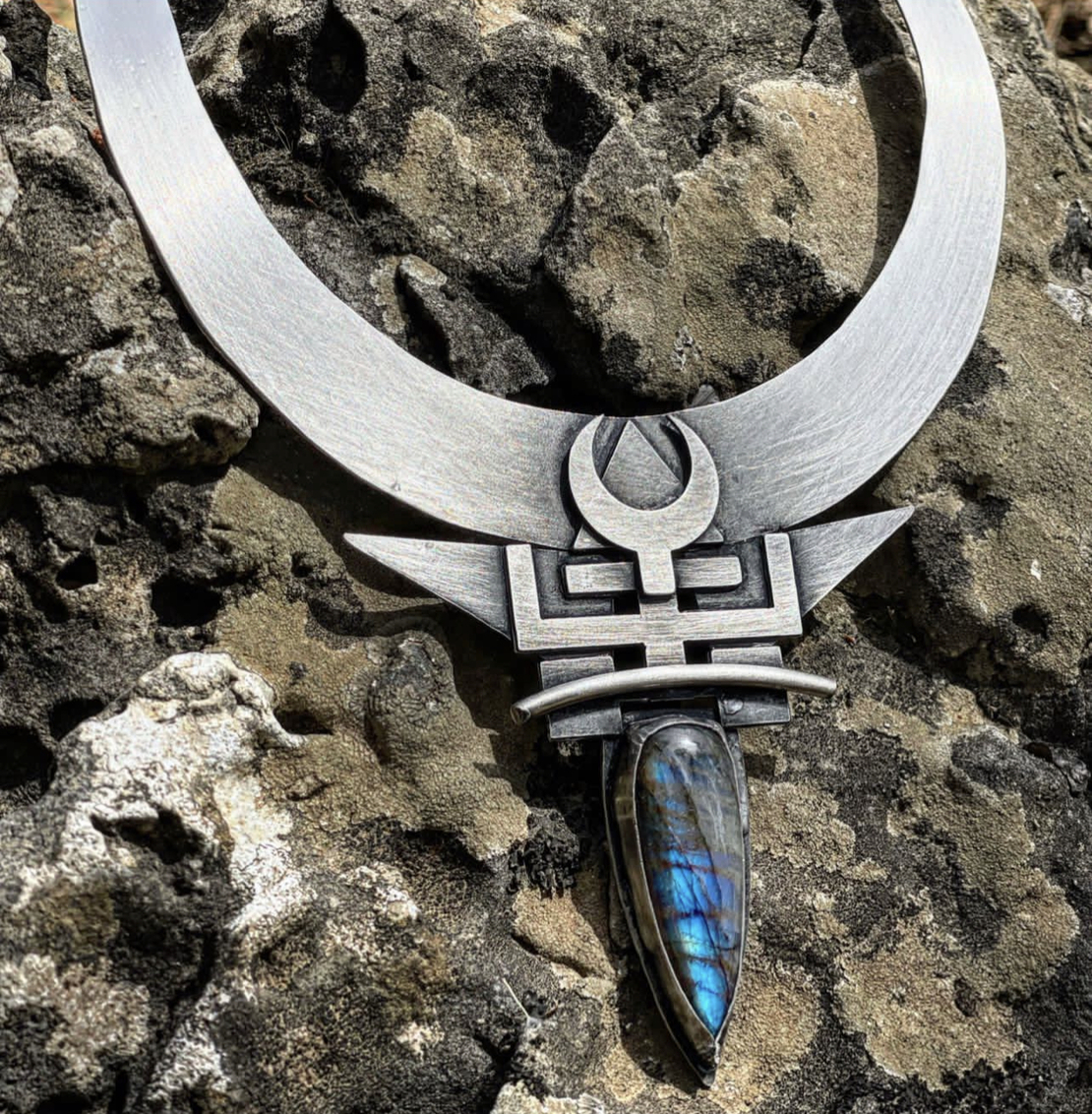 Aurora choker