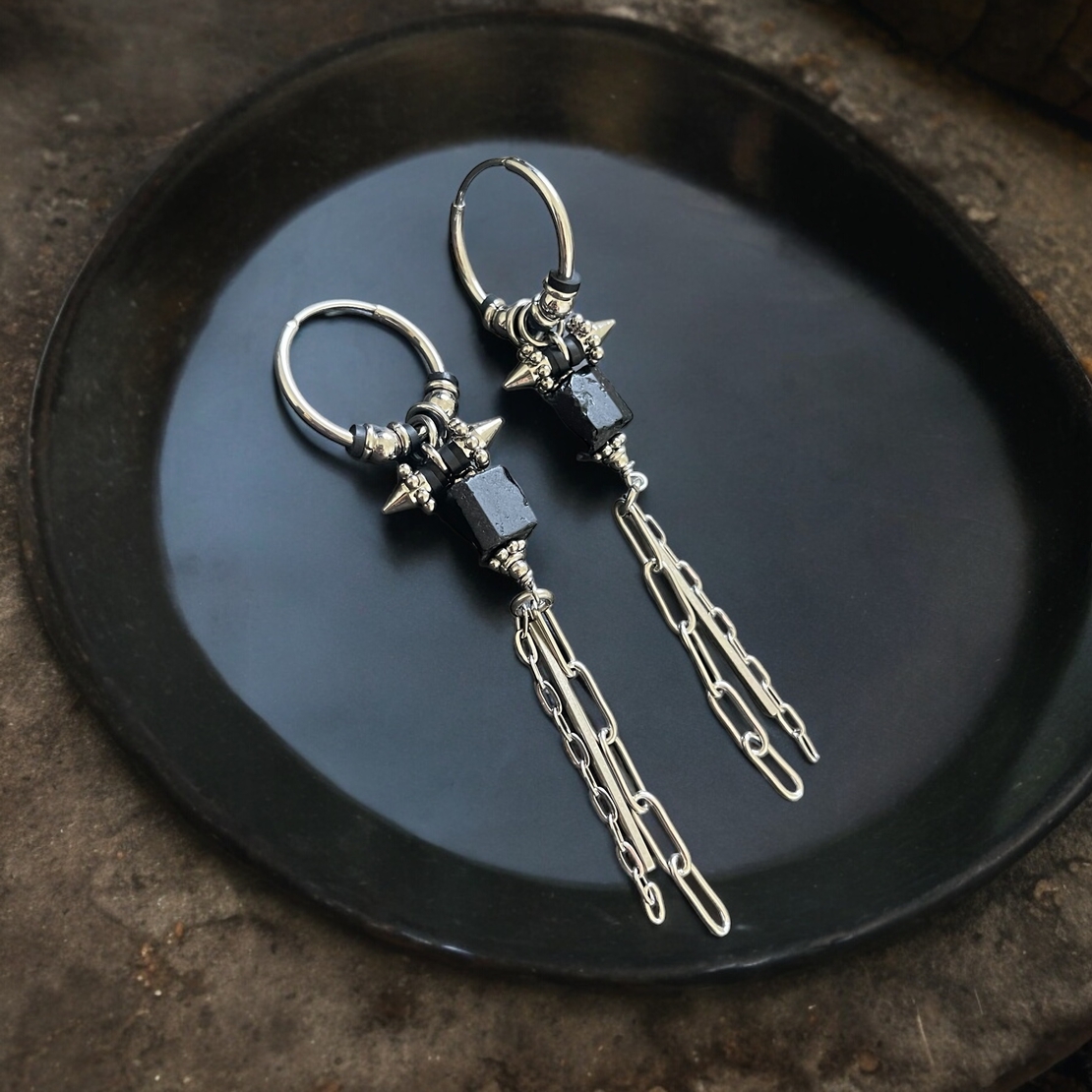 Elegant Noir earrings