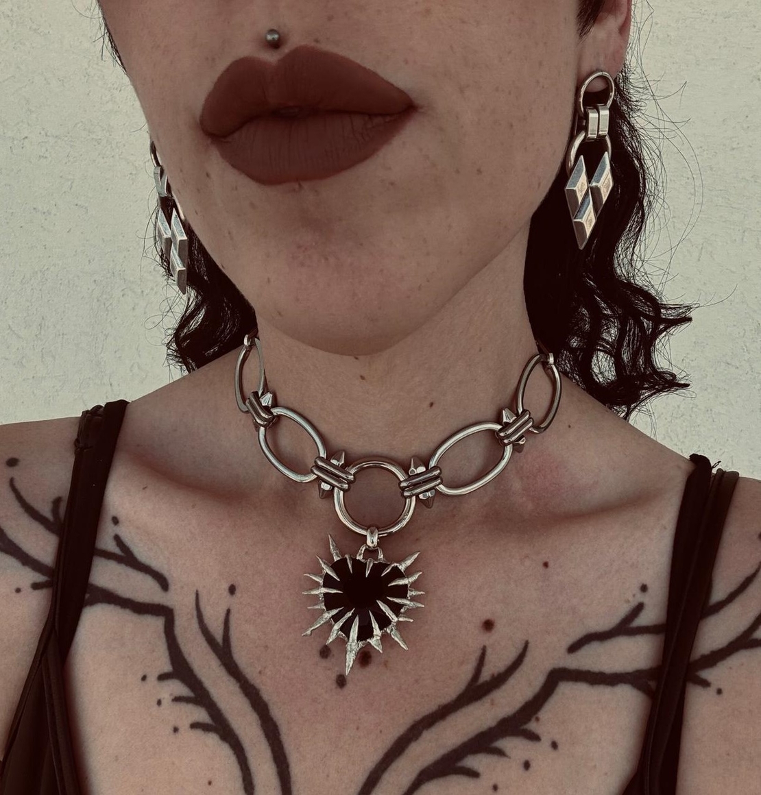 Black heart choker