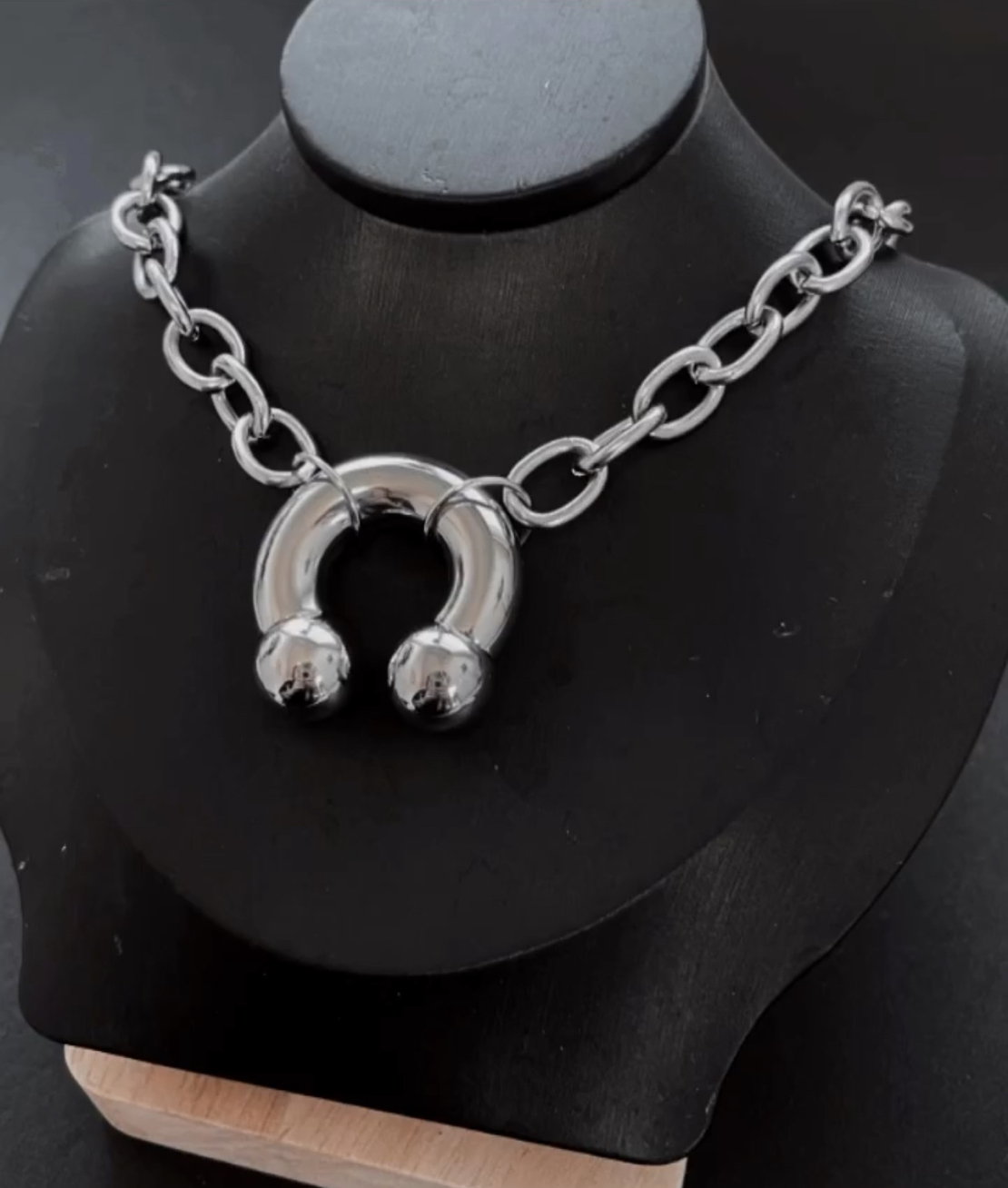 Horseshoe chain
