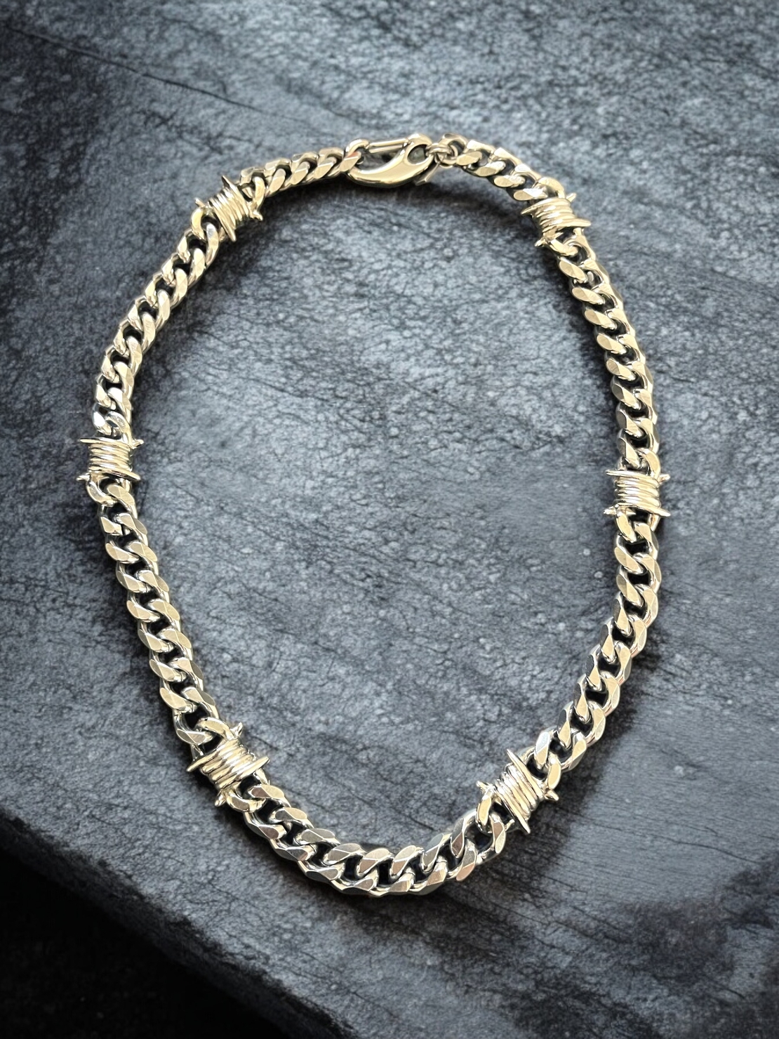 Wire barbed necklace