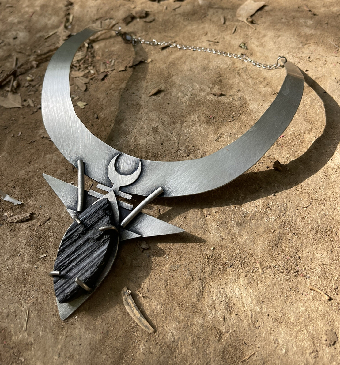 Black magma choker