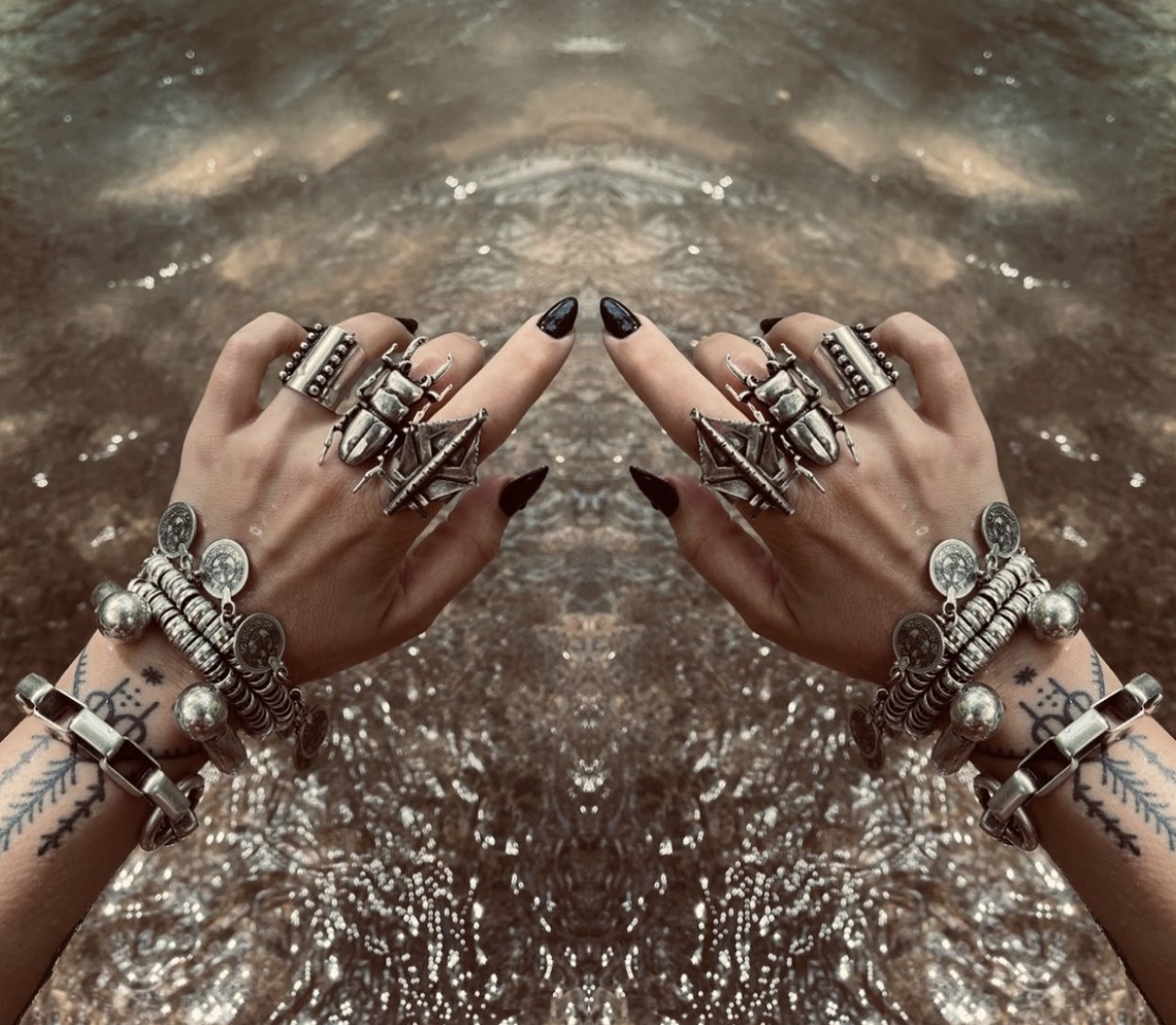Bug ring