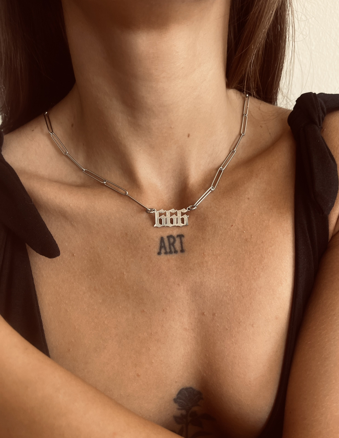 SIX necklace