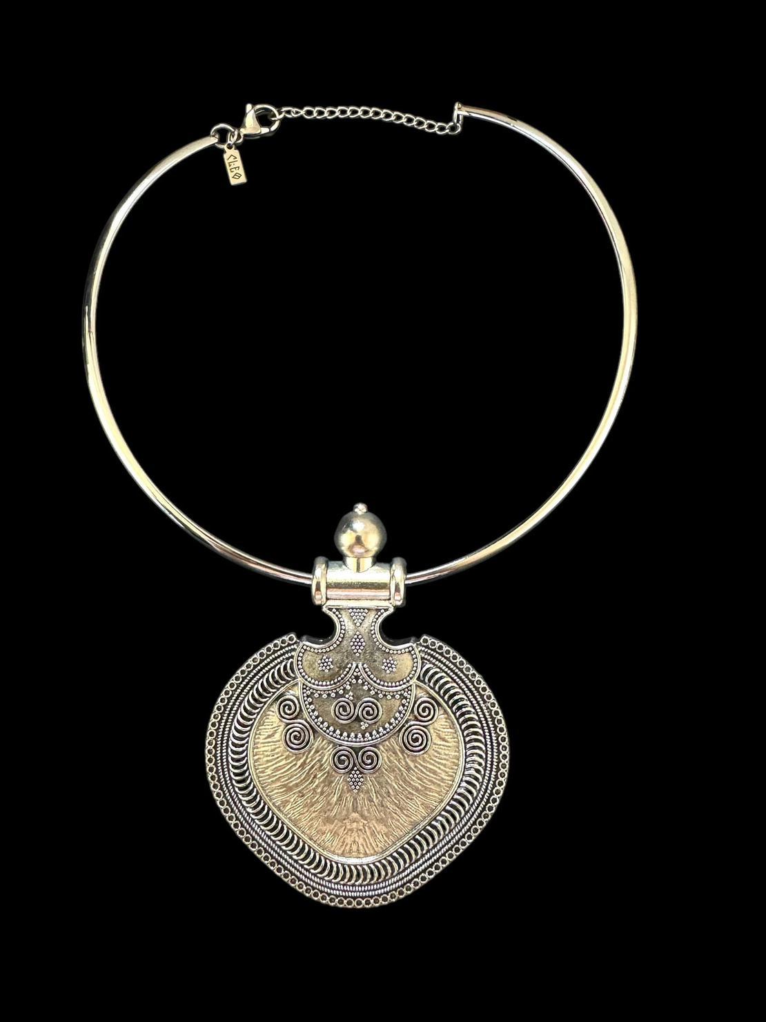Ethnic choker