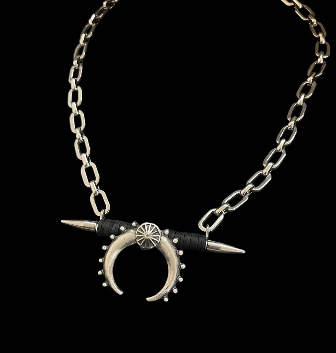 Gentle luna choker