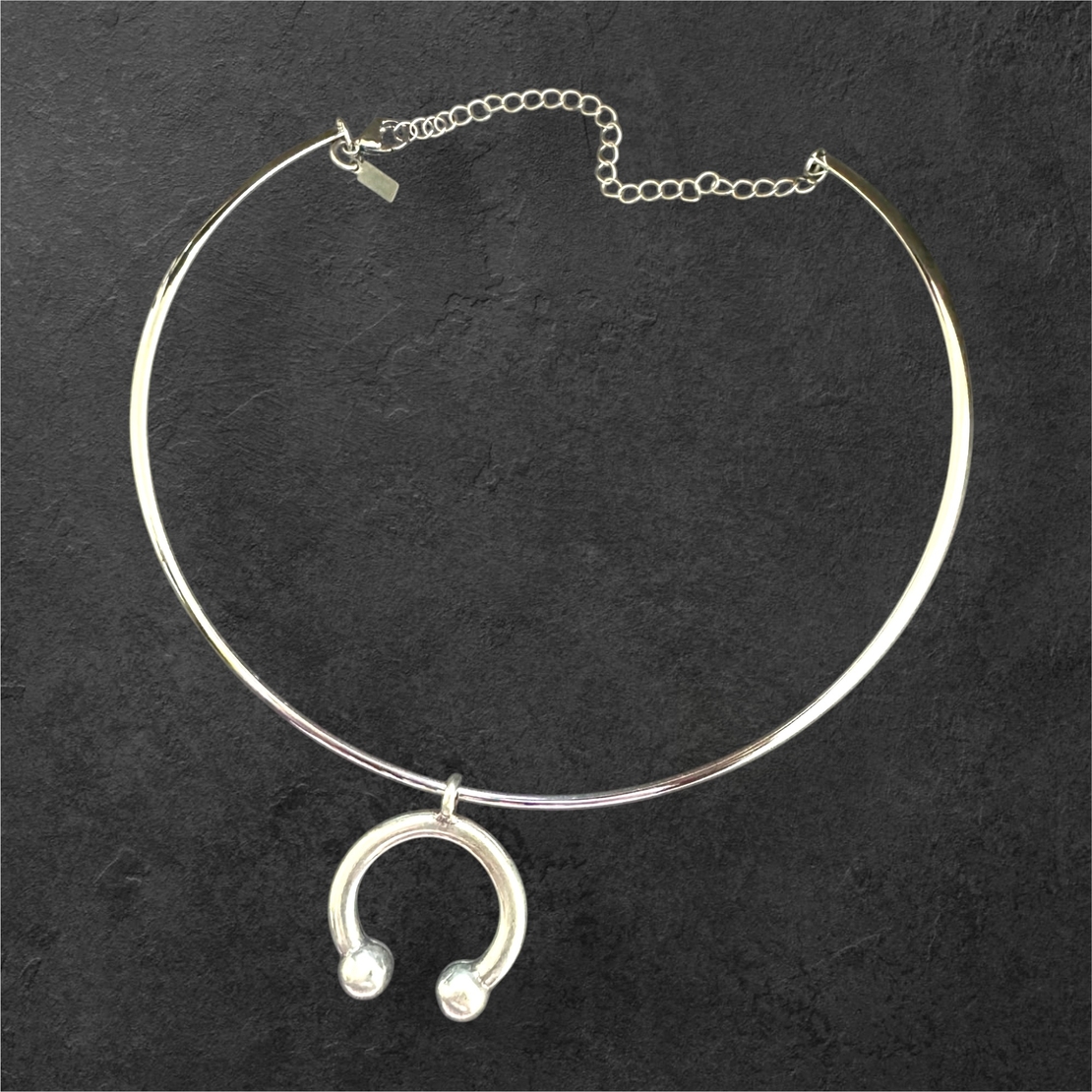 horseshoe choker