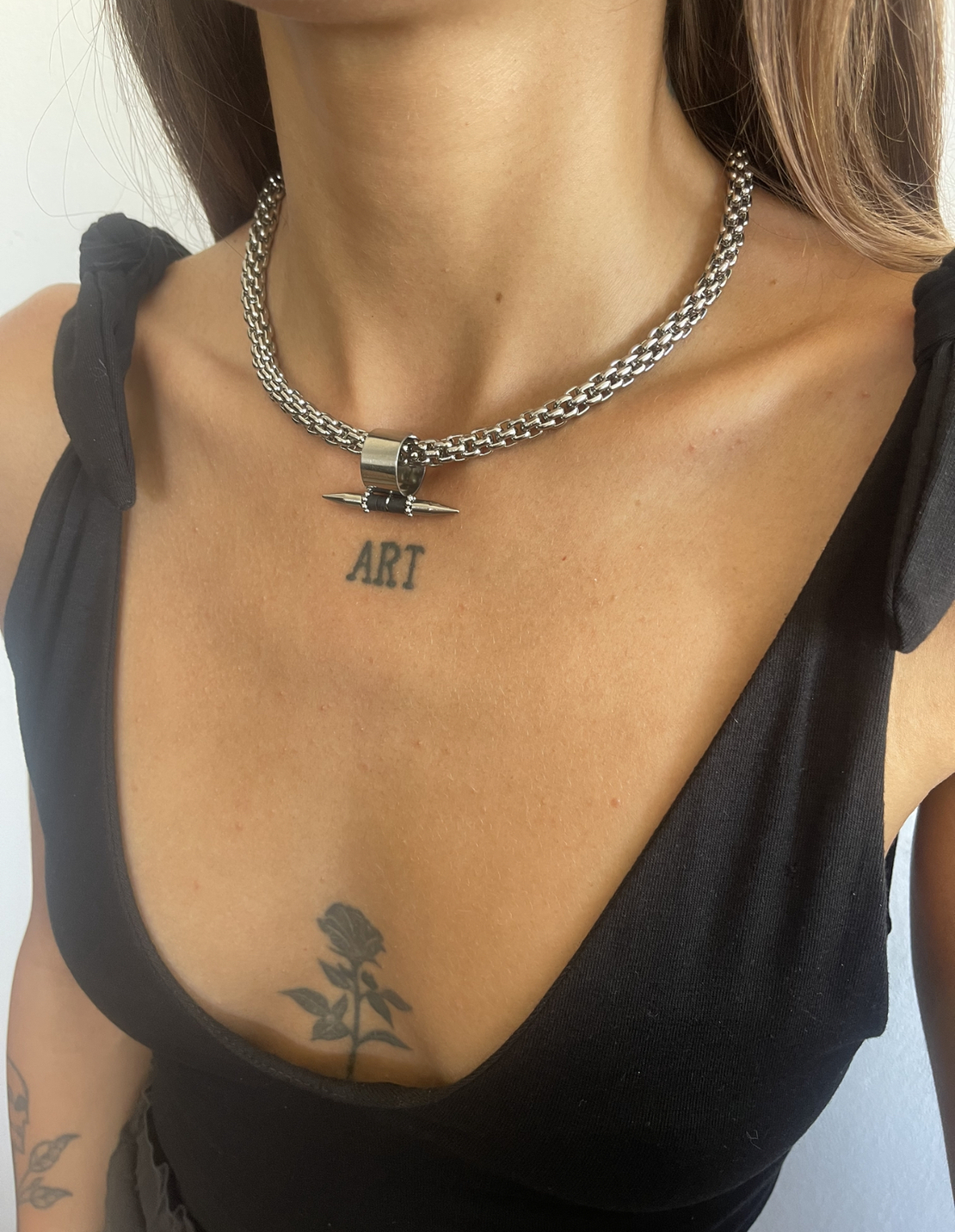 Lara choker