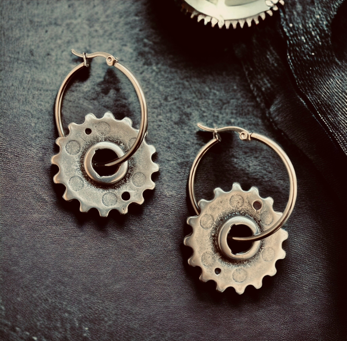 Cog-wheel earrings