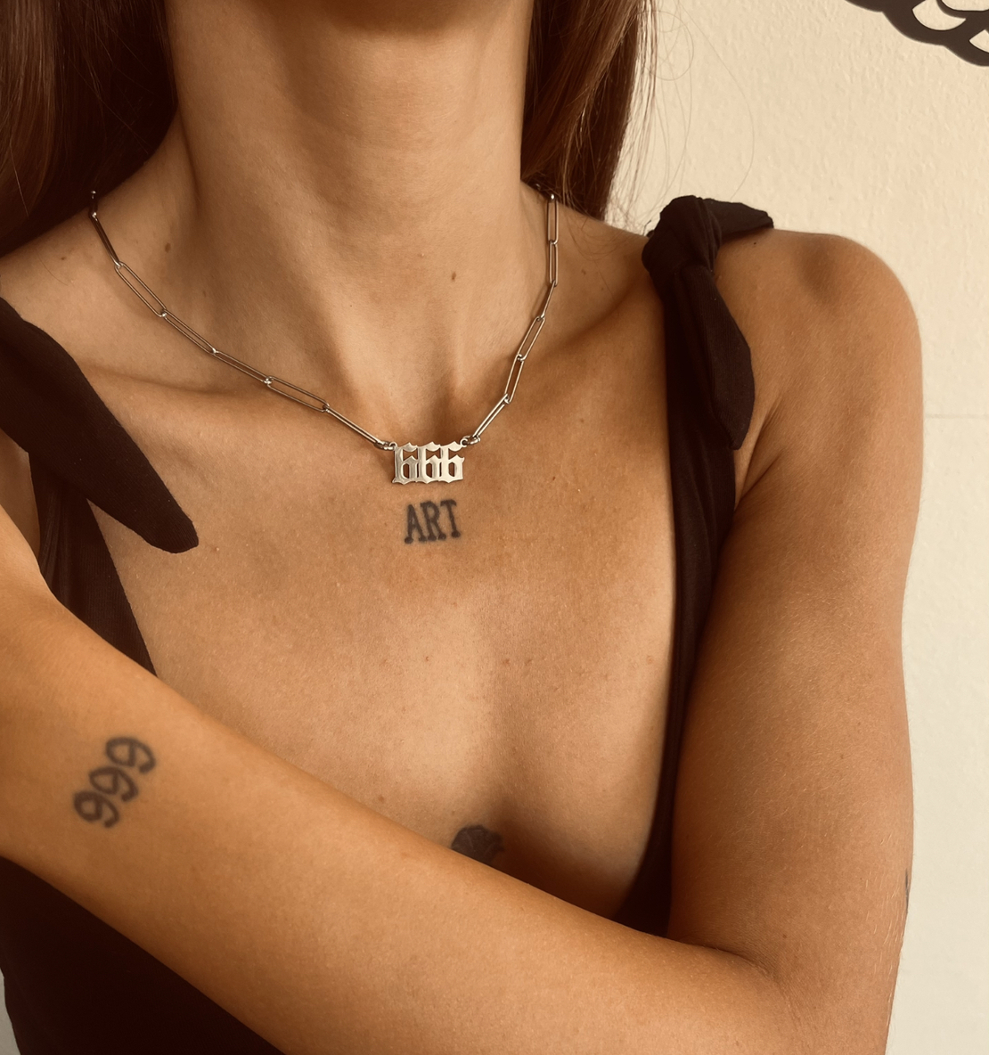 SIX necklace