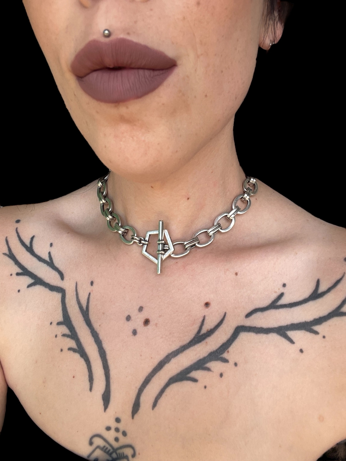 Anabel choker