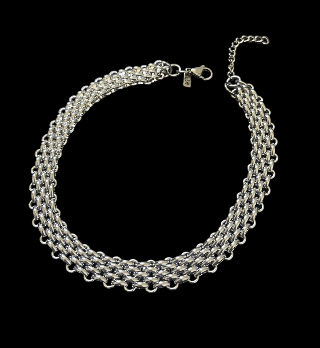 Jennifer choker
