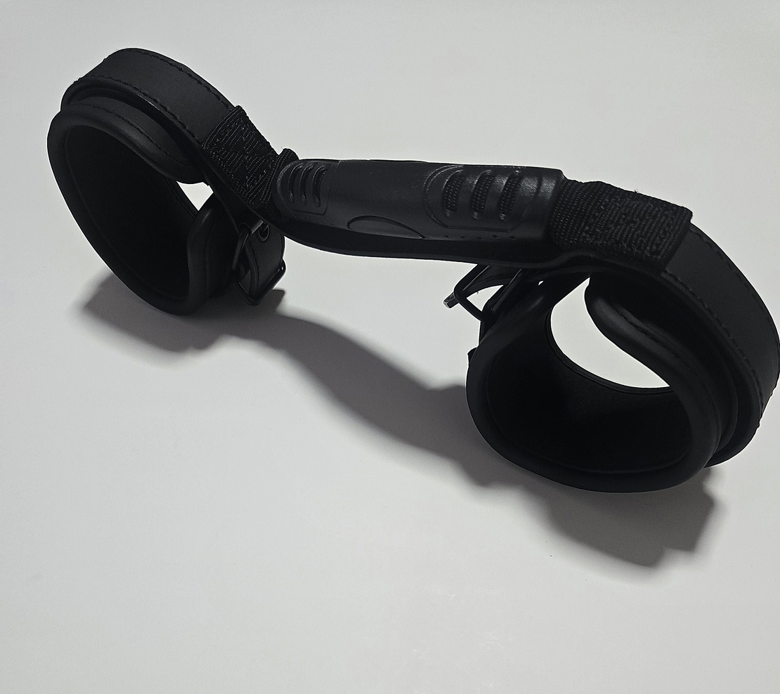 אזיקים עם ידית נשיאה