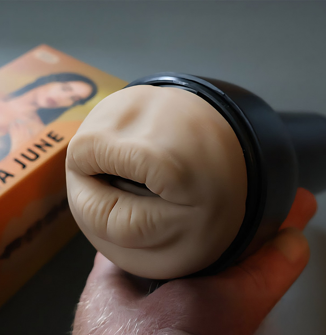 עונג מציאותי-ויקטוריה ג'ון-Keon