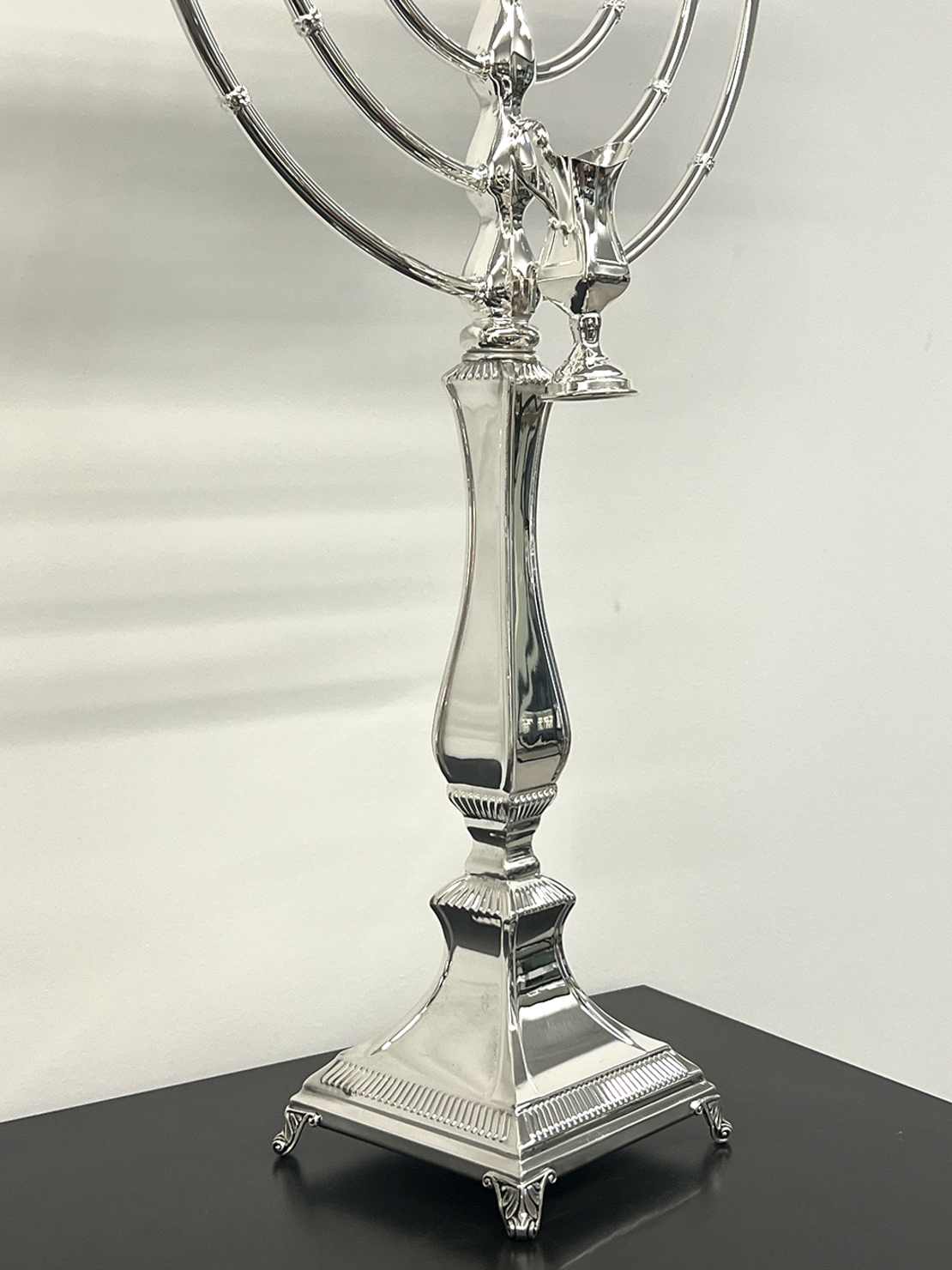 חנוכיה גולן נר מרובע עם צלחות וכד