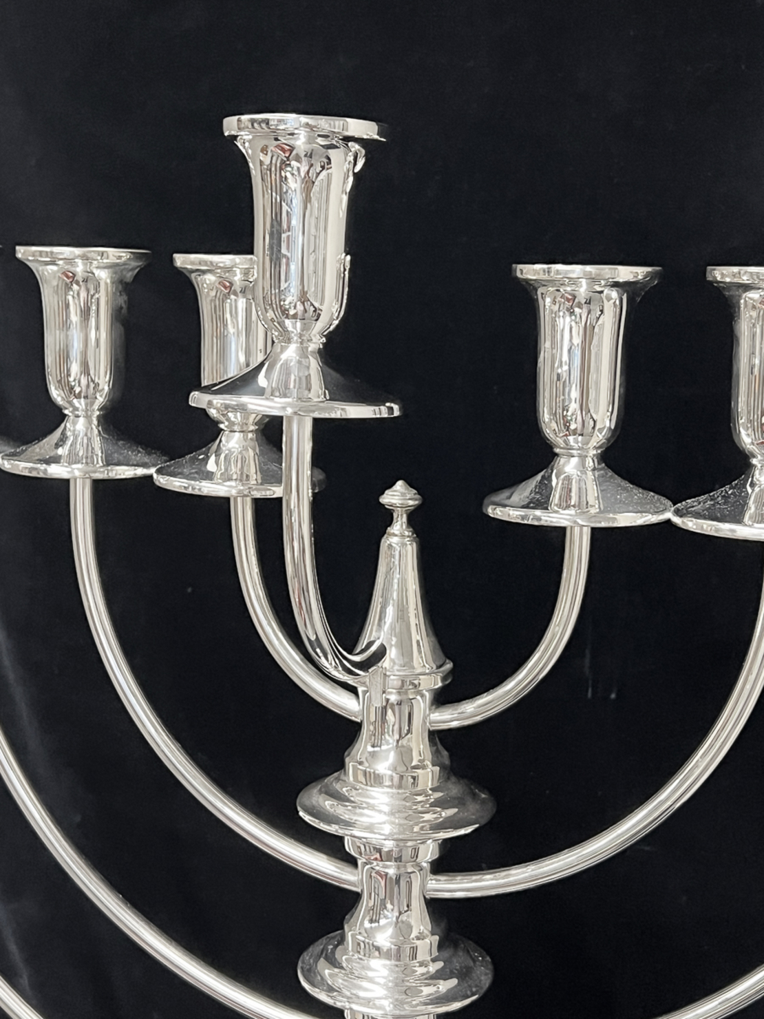 חנוכיה לבית כנסת - ביגלה חלק