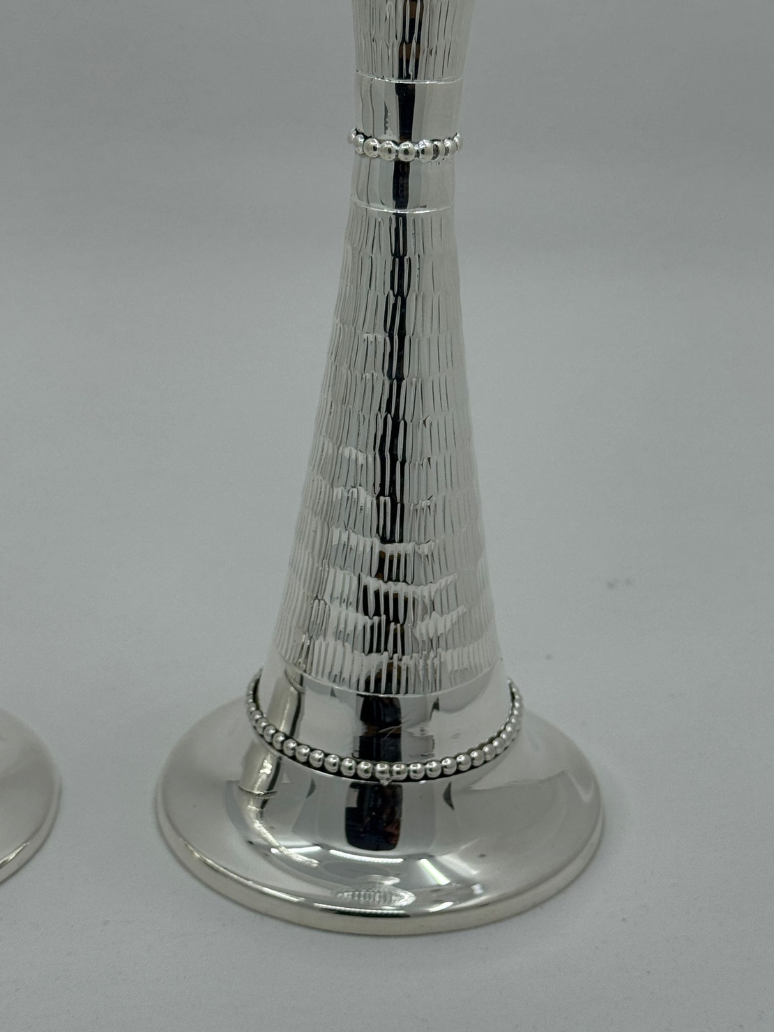 פמוט קונוס רקוע -פסים