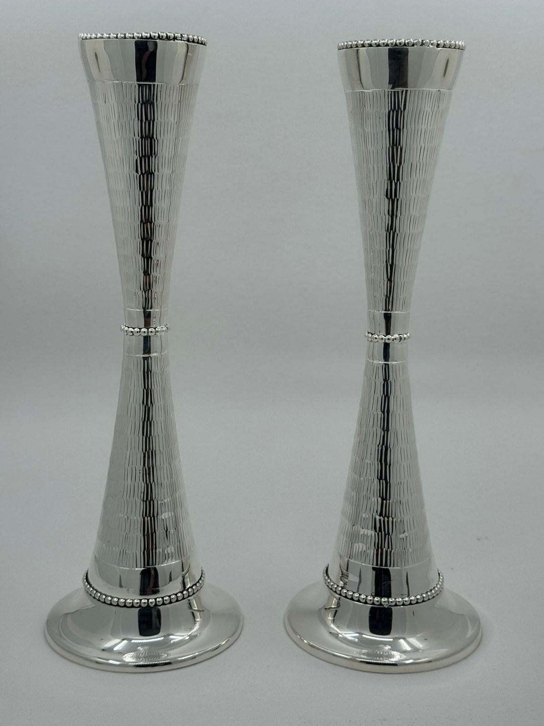 פמוט קונוס רקוע -פסים