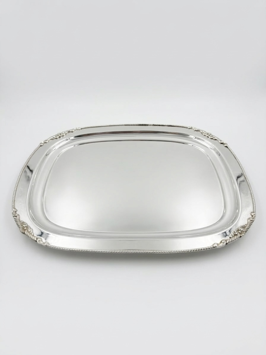 מגש כסף מעוטר