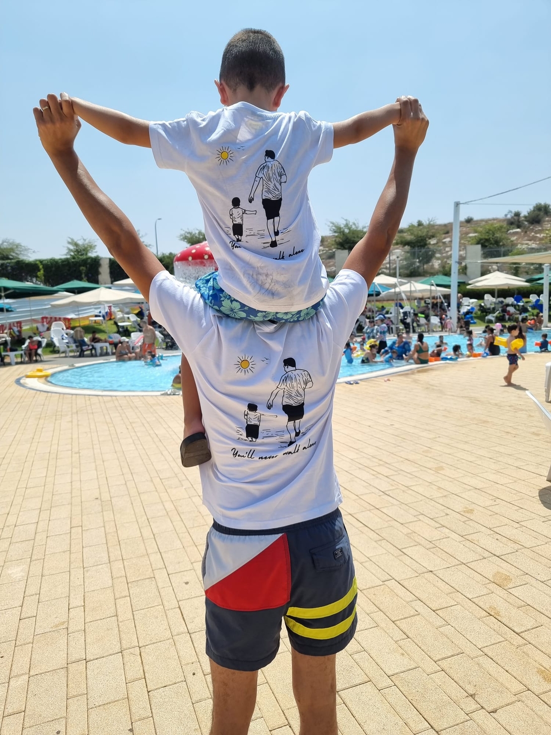 חולצת you'll never walk alone
