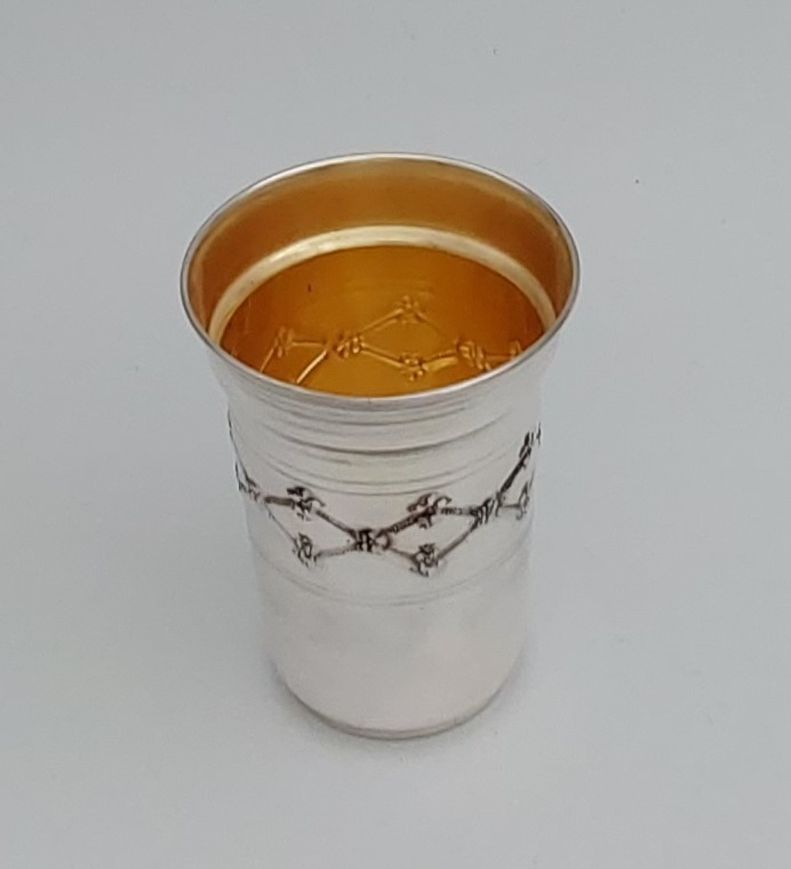 גביע עם מעוינים