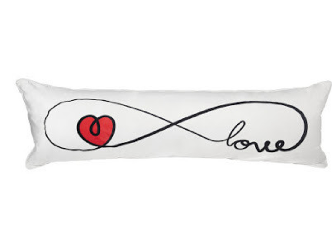 כרית נוי רכה דגם Love שמנת
