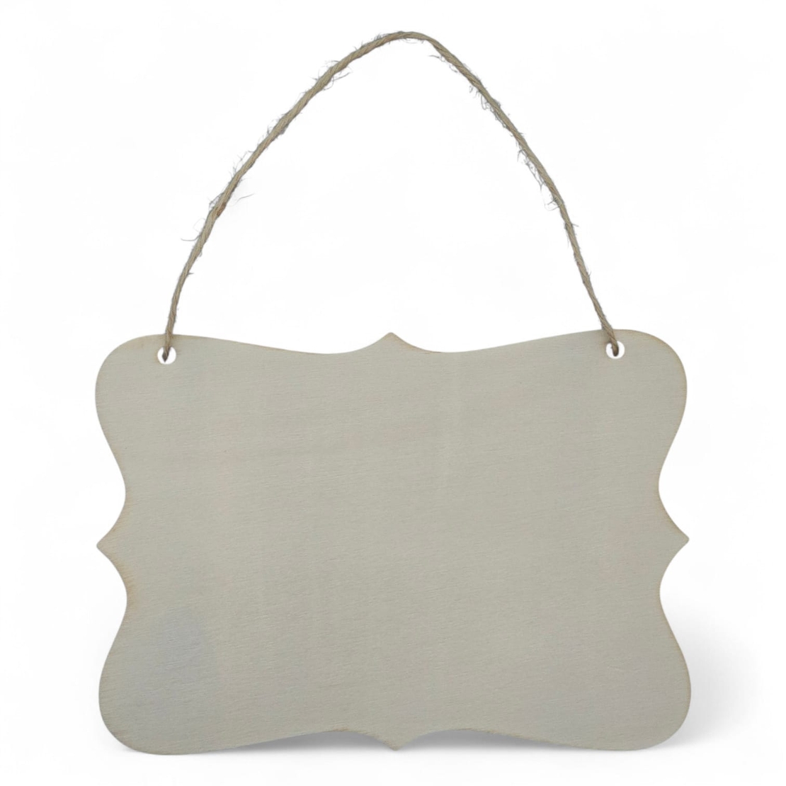 שלט עץ דקורטיבי לתלייה לצביעה ויצירה – דגם מעוצב עם חוט תלייה (17×12 ס