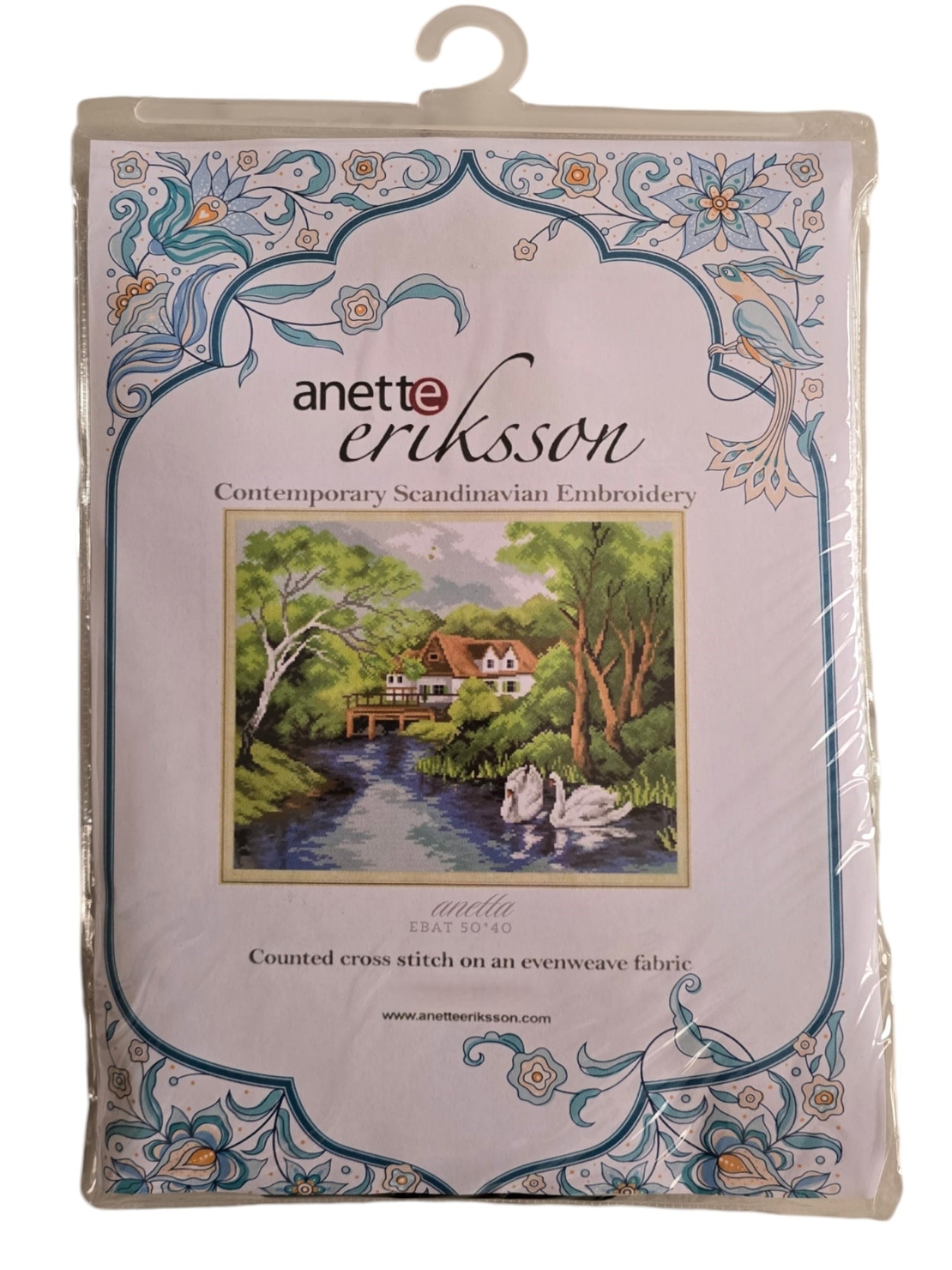 ערכת רקמה נוף כפרי עם ברבורים 40×50 ס”מ Anette Eriksson