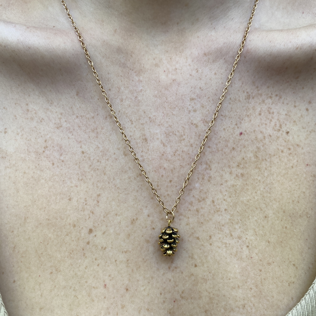 Necklace with a pine cone pendant - gold