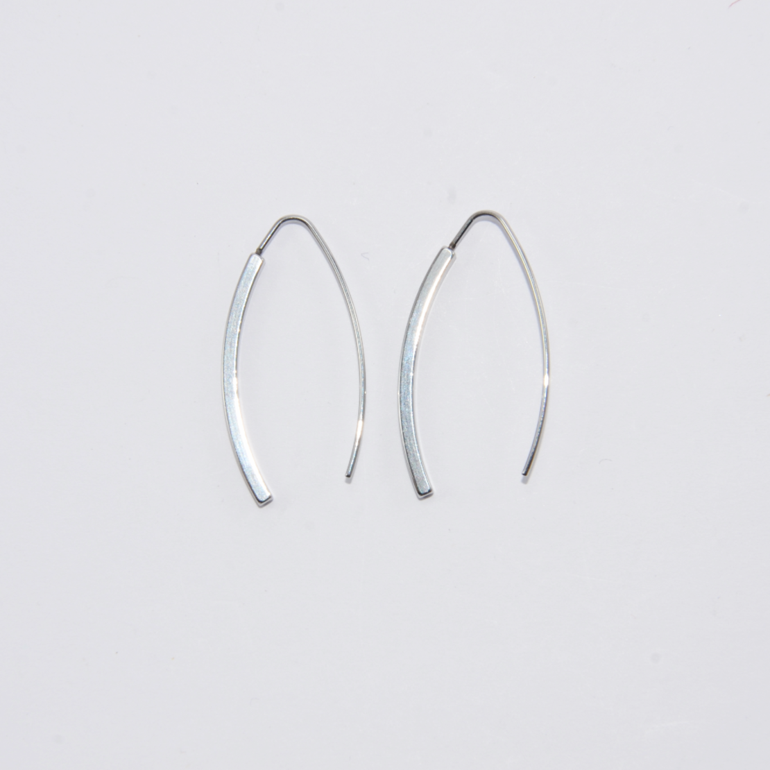 Thin open silver colored earrings