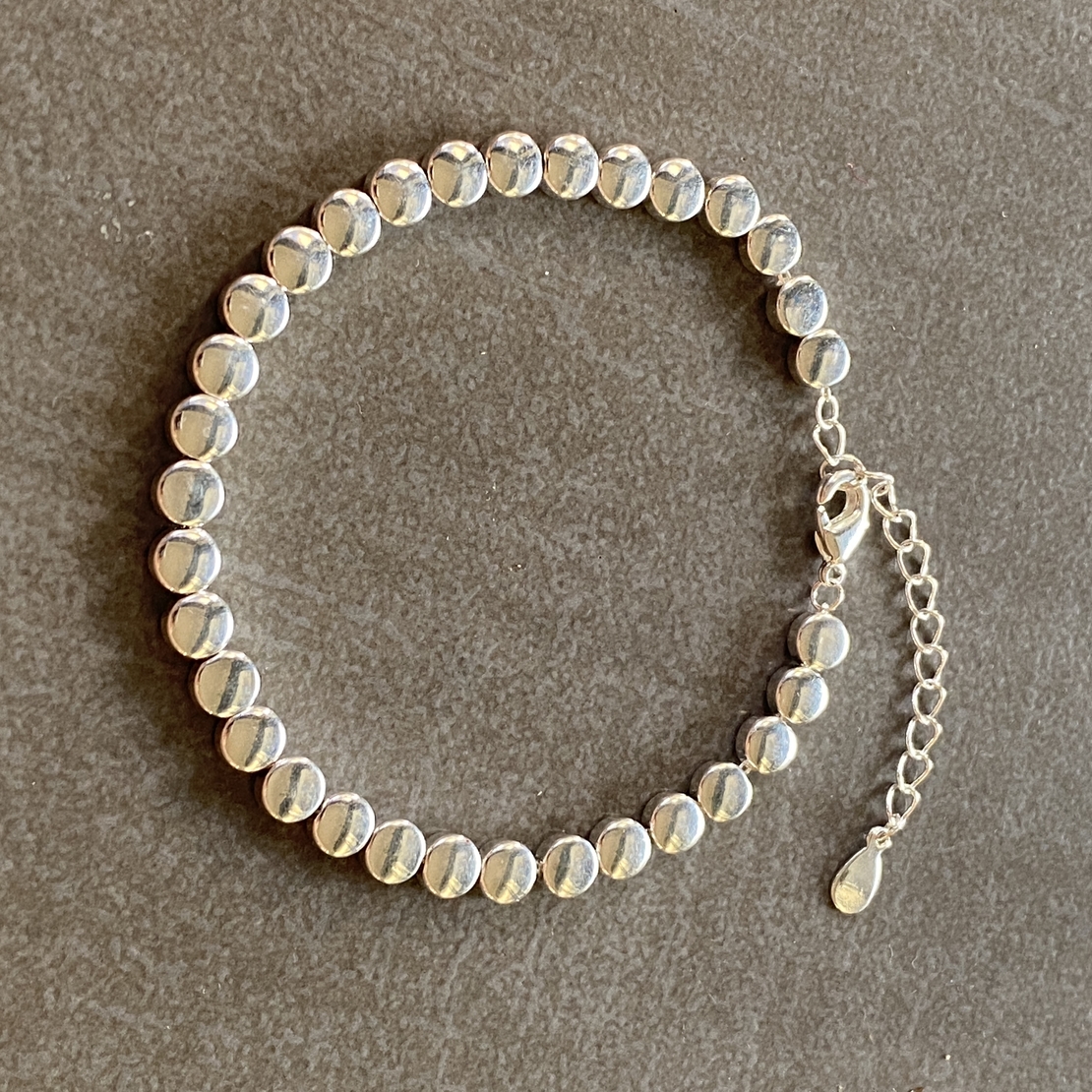 Silvery hand bracelet - circles