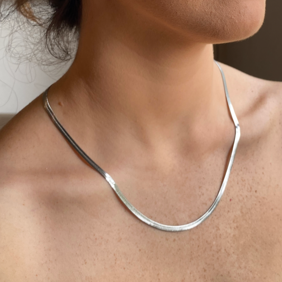 Silver plated flat necklace