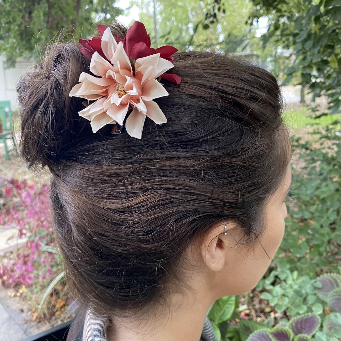 Flower hairclip - love