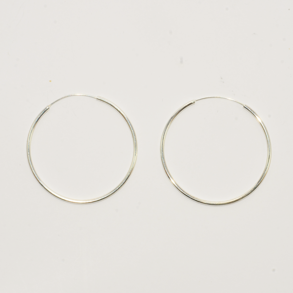 Medium hoop earrings